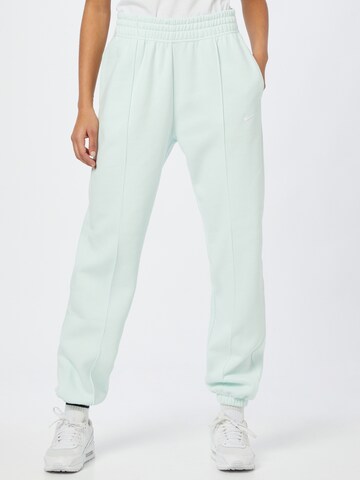 Nike Sportswear Tapered Broek in Groen: voorkant