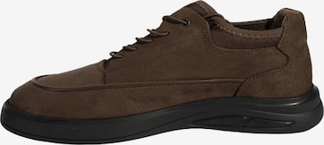 Desa - Zapatillas sin cordones 'Trainer' en marrón: frente