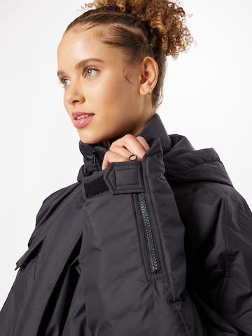 Nike Sportswear Jacke in Schwarz