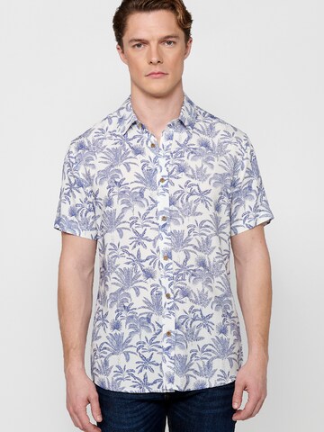 Coupe regular Chemise KOROSHI en bleu : devant