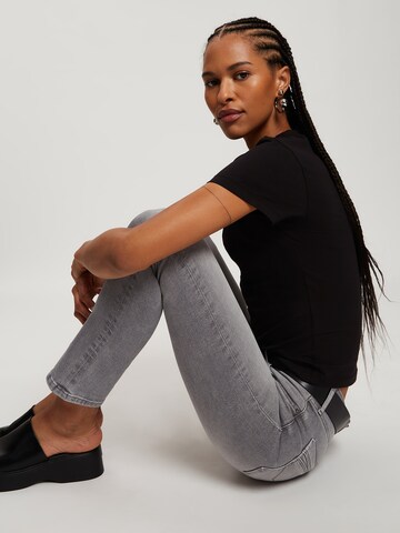 CROSS JEANS Slimfit Jeans 'Anya' in Grau