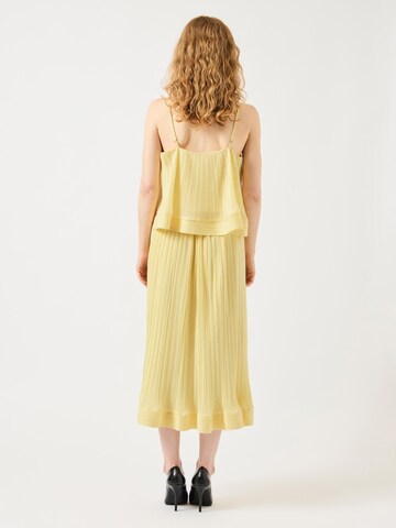 Gonna 'YASRiva' di YAS in giallo