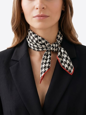 Vivisence Shawl 'S45-06' in Black: front