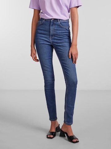 PIECES Slimfit Jeans in Blauw: voorkant