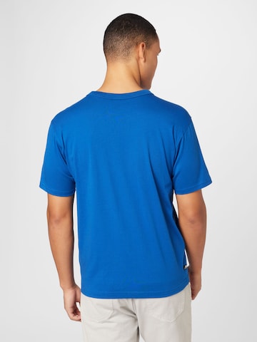 new balance قميص بلون أزرق