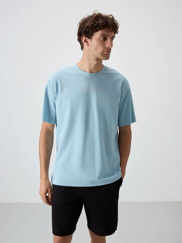 Tommy Life T-Shirts in Blau: Vorderseite