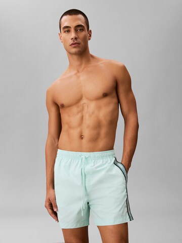Shorts de bain Calvin Klein Swimwear en bleu : devant