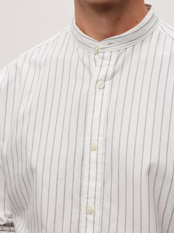 SELECTED HOMME جينز مضبوط قميص 'Regkam' بلون أبيض