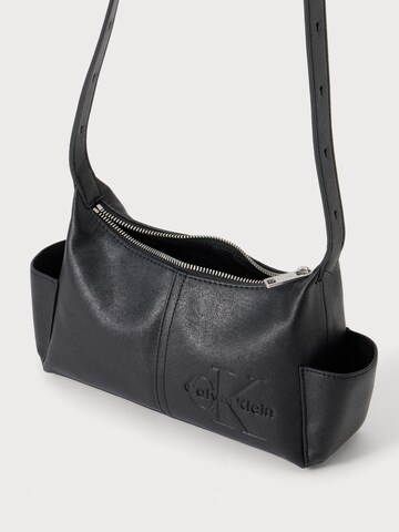 Calvin Klein Taška cez rameno - Čierna