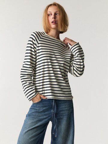 T-shirt Pull&Bear en gris : devant