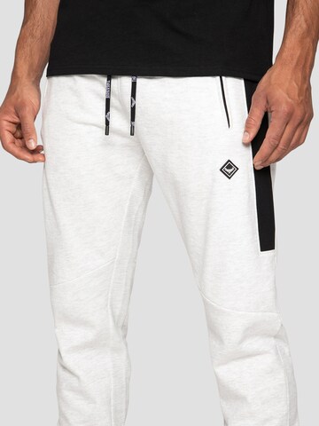 Effilé Pantalon 'Kelvin' Threadbare en blanc