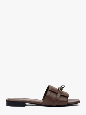 Estro Sandal '0138' in Brown: front