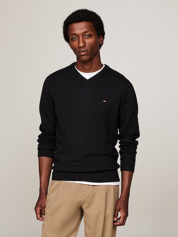 TOMMY HILFIGER Sweater in Black: front