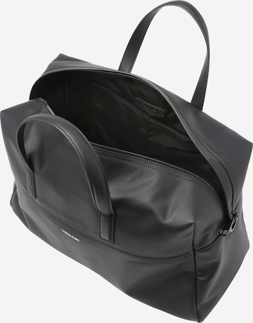 Borsa weekend 'Must' di Calvin Klein in nero