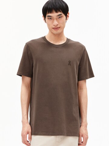 ARMEDANGELS T-Shirt ICONIC Å MAARKOS GMT DYE (GOTS) in Braun: Vorderseite