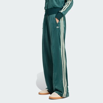 Loosefit Pantaloni 'Adidas Originals x Liberty London' di ADIDAS ORIGINALS in verde: frontale