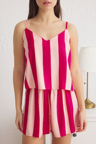 Trendyol Shorty in Pink