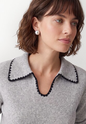 Usha Pullover in Grau