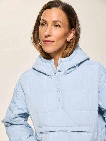 Kamila Šikl Преходно яке в синьо