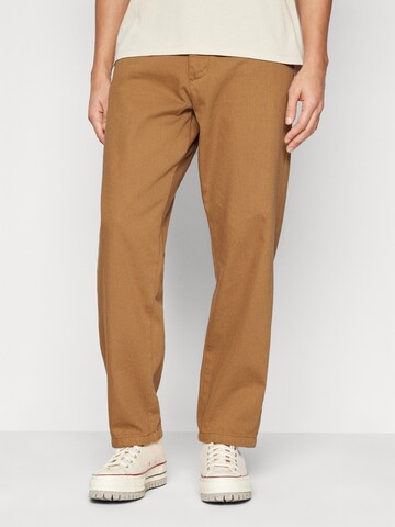 ALPHA INDUSTRIES - Loosefit Pantalón chino en marrón: frente