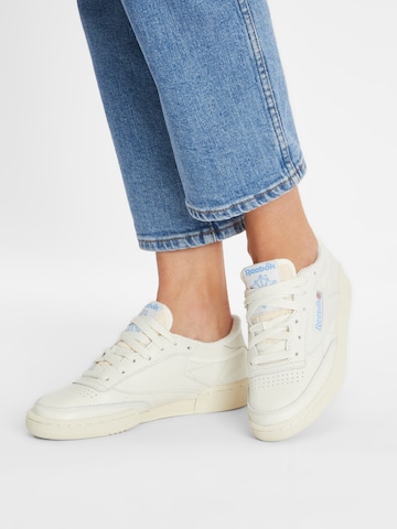 Baskets basses Reebok en blanc : devant