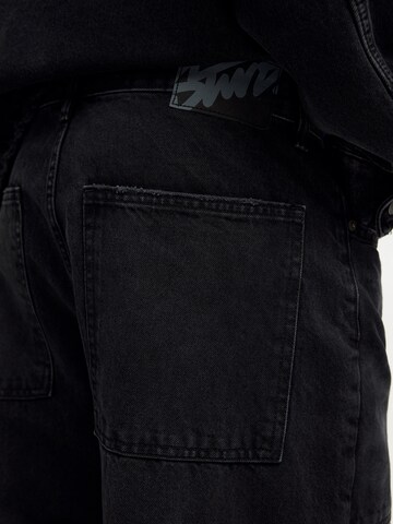 Wide leg Pantaloni eleganți de la Pull&Bear pe negru