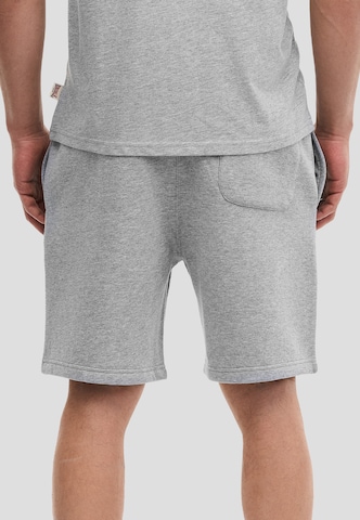 regular Pantaloni di LONSDALE in grigio