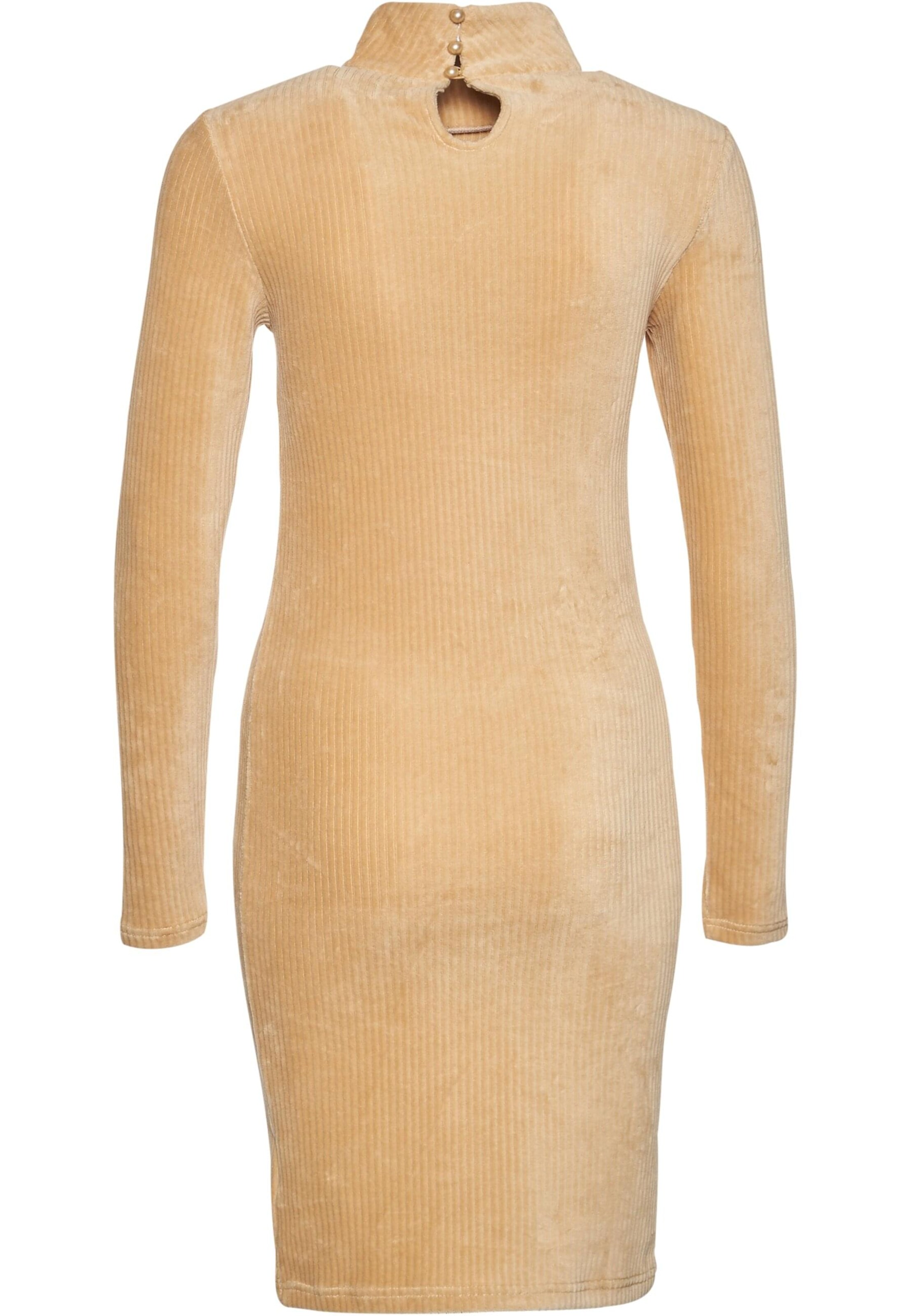 Rochie de la Karl Kani pe bej