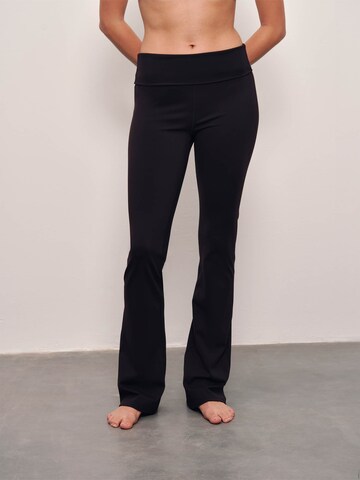 RÆRE by Lorena Rae Boot cut Pants in Black: front