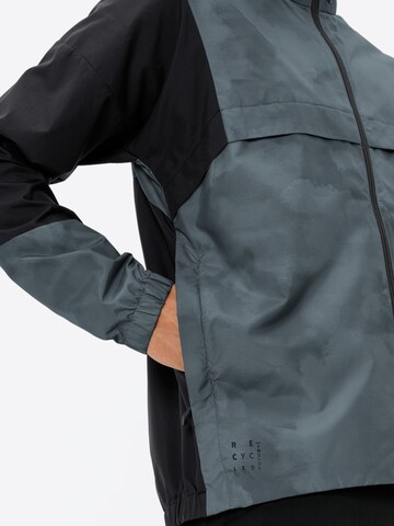 VAUDE Outdoor jacket 'Loamer Air' in Grey