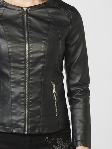 KOROSHI Between-Season Jacket in Black