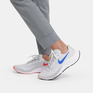 NIKE Regular Sporthose in Grau