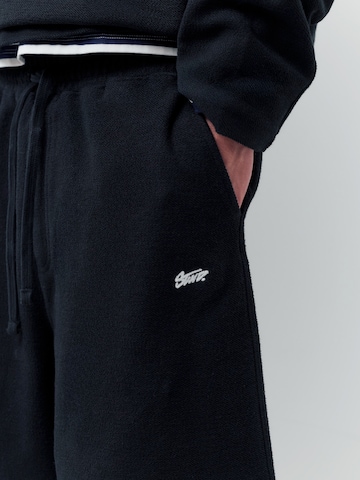 Pull&Bear Baggy Shorts 'STWD' in Schwarz