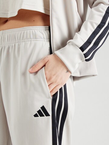 Survêtement 'Essentials' ADIDAS SPORTSWEAR en noir