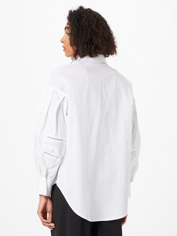 Bluză 'Dina' de la Hailys pe alb