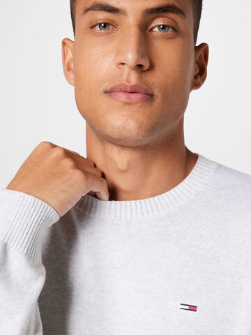 Tommy Jeans Pullover 'Essential' in Grau