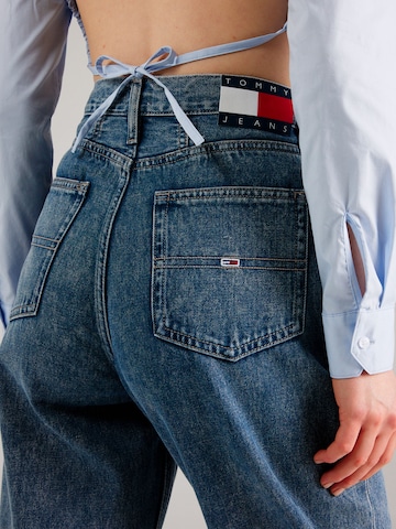 Tommy Jeans Zwężany krój Jeansy 'MOM JeansS' w kolorze niebieski