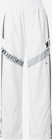 Loosefit Pantalon cargo Nike Sportswear en blanc : devant