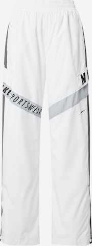 Nike Sportswear Loose fit Cargo trousers in White: front