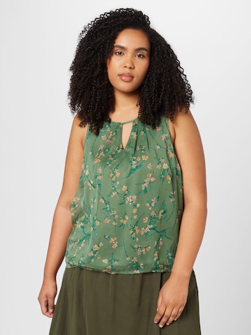 Top 'Smilla' de la Vero Moda Curve pe verde: față