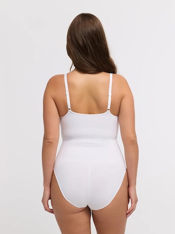 Body modellante 'Cami Sculpting Bodysuit with Slip' di cfab in bianco