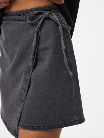 PIECES Nederdel 'PCFLORA' i grå