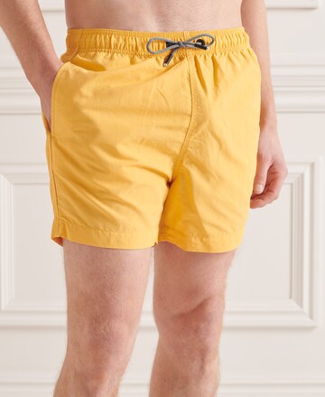 Superdry Badeshorts 'STUDIOS' in Gelb