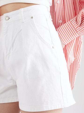 Trendyol - regular Pantalón vaquero plisado en blanco