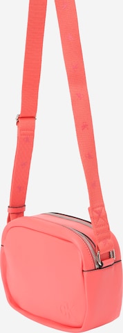 Calvin Klein Jeans - Bolso de hombro en rojo: frente