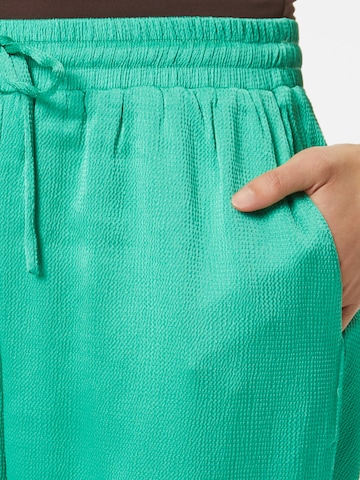 Wide leg Pantaloni 'Kuli' di Neo Noir in verde