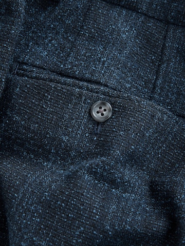 Coupe slim Pantalon à plis Next en bleu