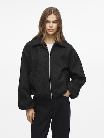 VILA Between-season jacket in Black: front