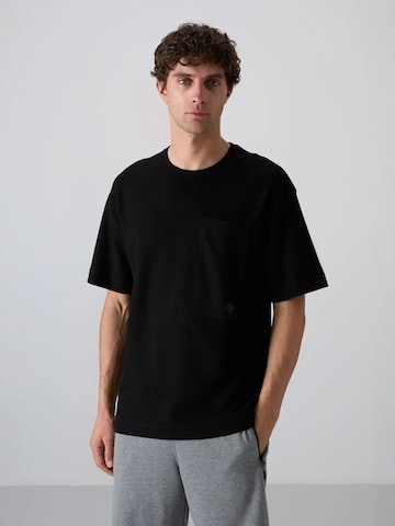Tommy Life Shirt in Black: front