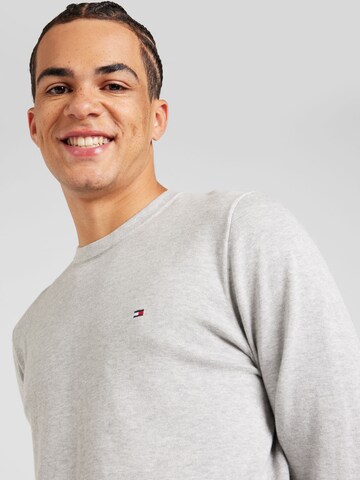 TOMMY HILFIGER Svetr – šedá